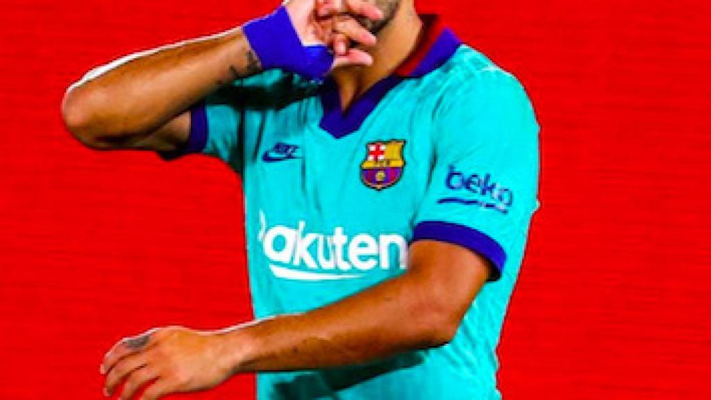 Luis Suárez celebra un gol con seriedad