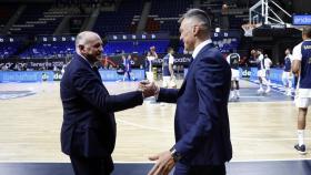 Pablo Laso y Sarunas Jasikevicius, durante la final de la Supercopa Endesa 2020