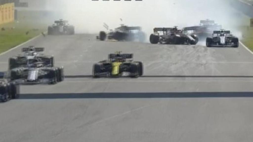 Carlos Sainz, fuera de la carrera tras un accidente múltiple en el GP de Toscana