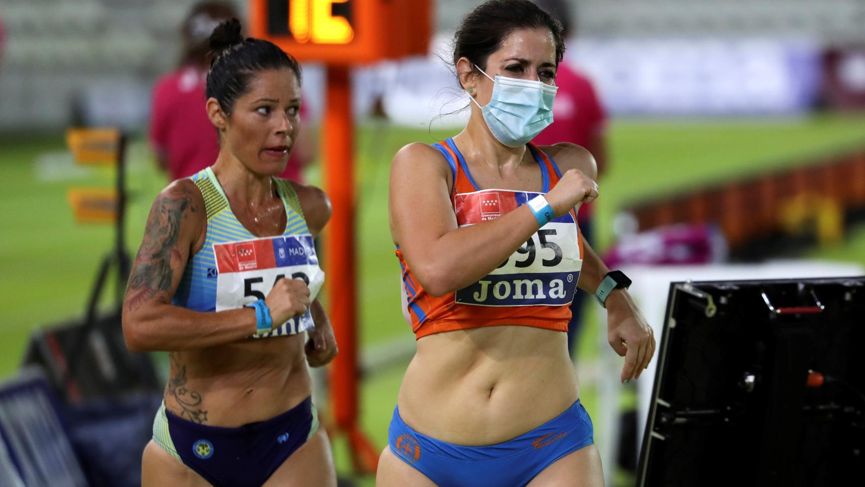 Elena Díaz (derecha), durante la prueba de los 10 kilómetros marcha en los Campeonatos de España de Atletismo