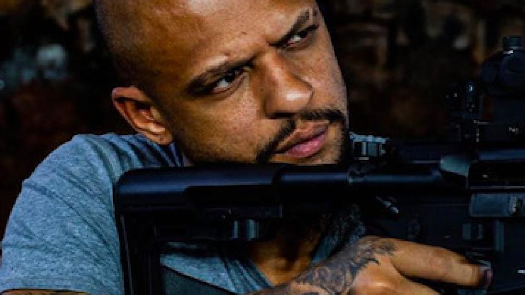 Felipe Melo con un arma