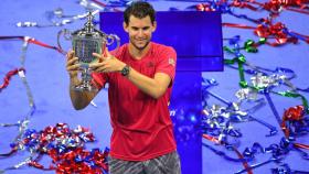 Thiem, con la copa de campeón tras ganar a Zverev.