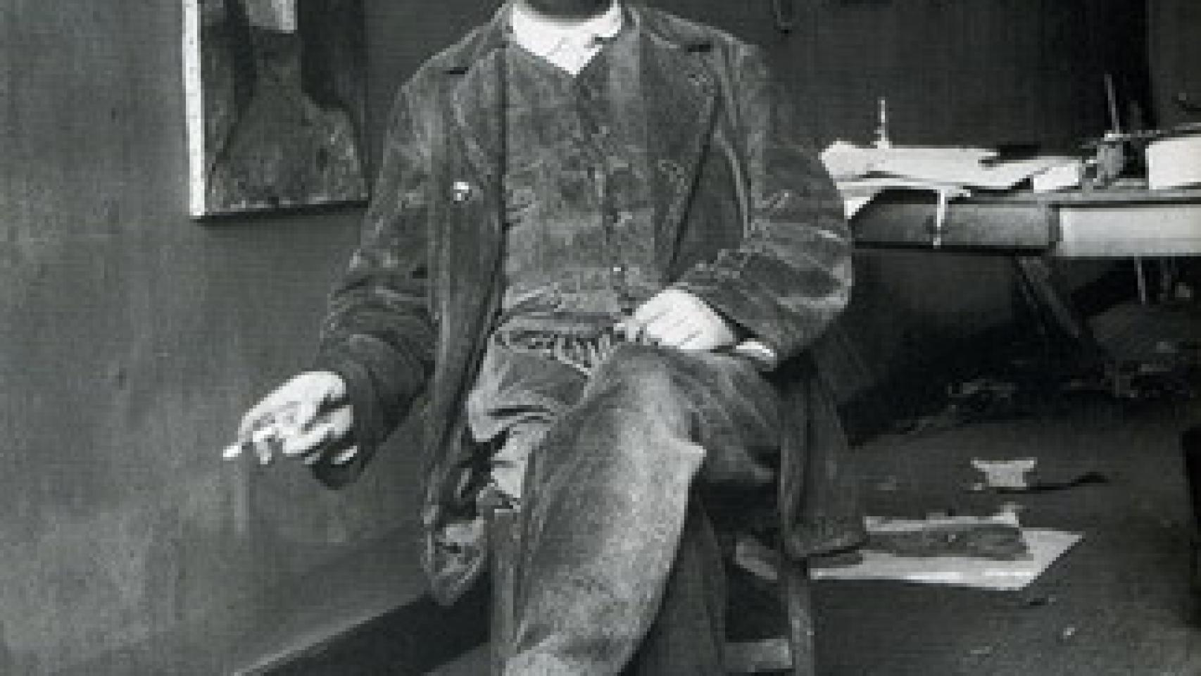 Modigliani en su estudio de la Grande-Chaumière, Montparnasse, París