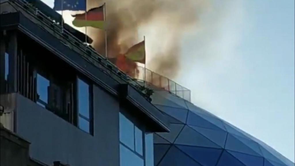 Incendio en la cúpula de la sede del Celta en Vigo. Foto: Twitter