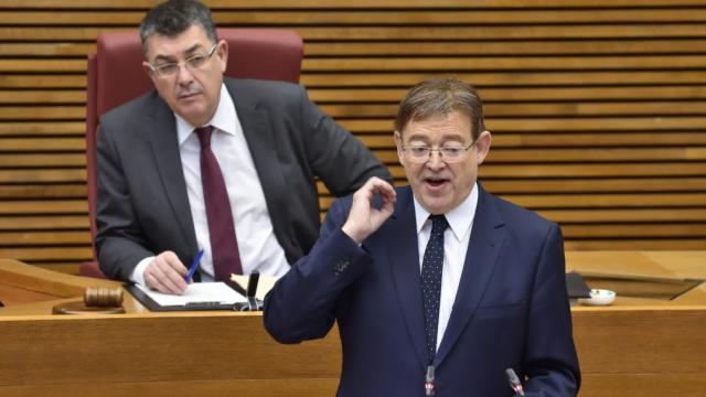 El presidente Ximo Puig, en el Parlamento Valenciano. EE