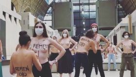Mujeres de Femen irrumpen en el Museo de Orsay como protesta.