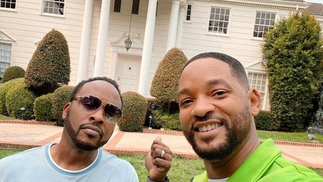 Will Smith frente a la mansión de 'El Príncipe de Bel-Air'.