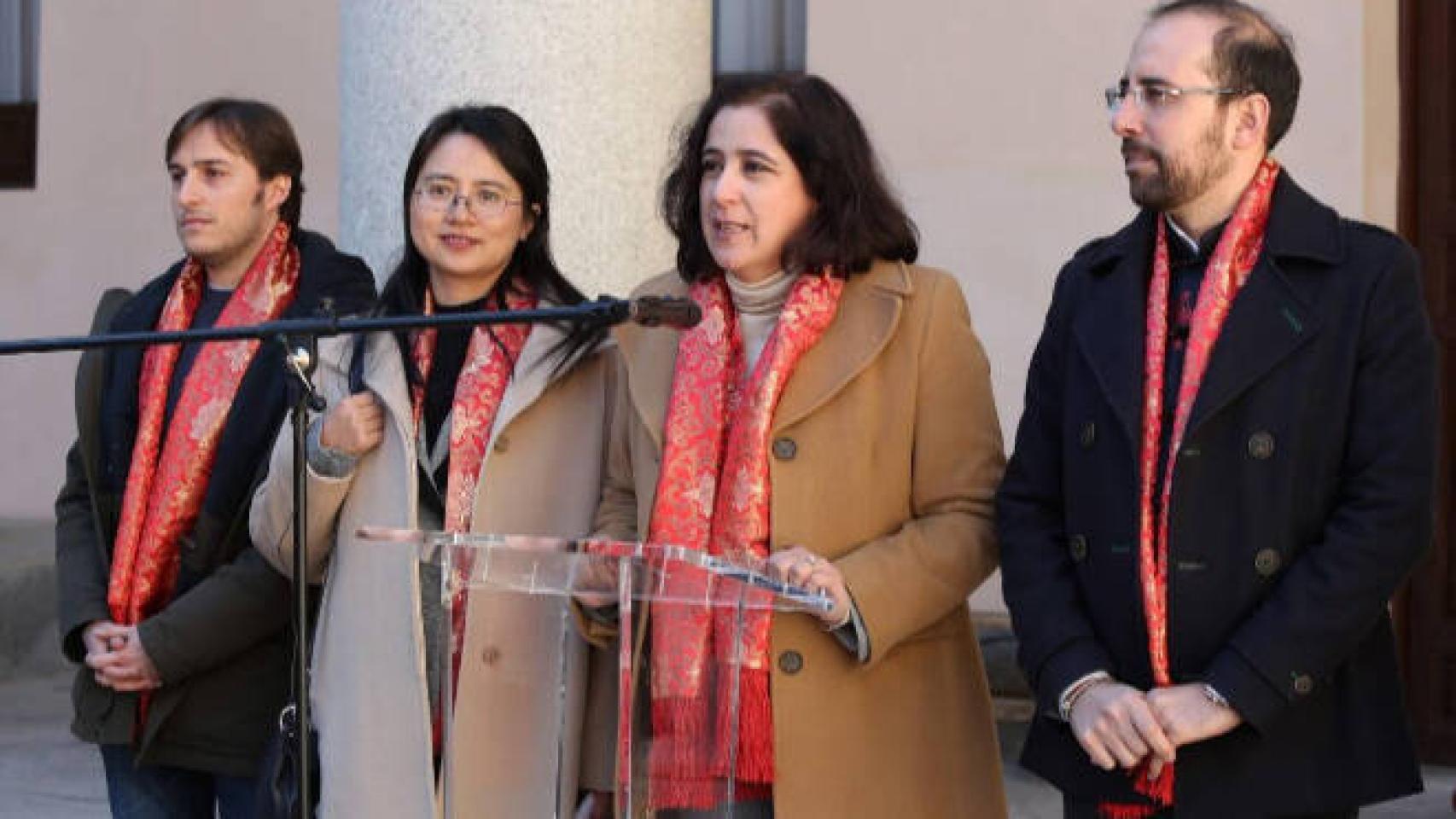 La vicerrectora Fátima Guadamillas junto a los miembros del Instituto Confucio. Foto: Óscar Huertas