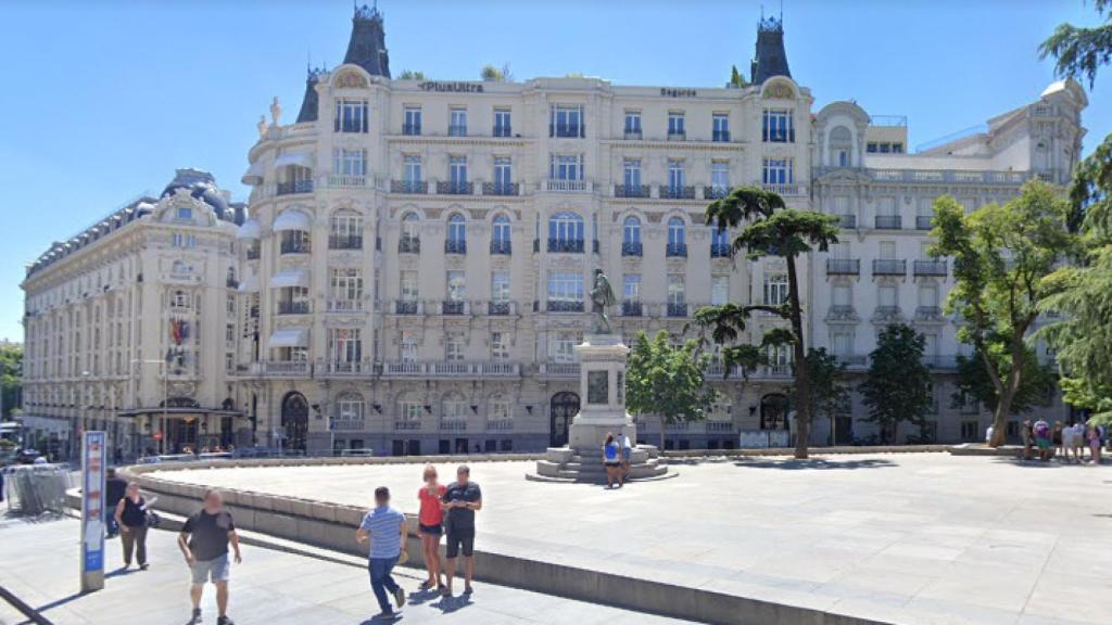 Imagen del edificio ubicado en la Plaza de las Cortes 9 (Madrid).