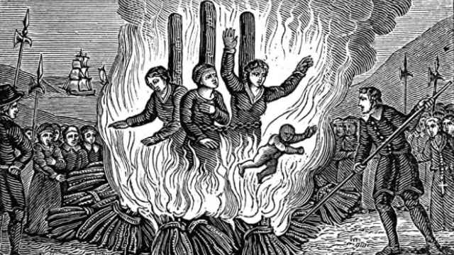 Grabado sobre la quema de brujas en el siglo XVI.