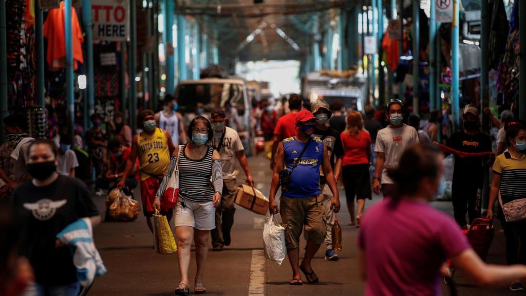 Vista del mercado del distrito de Marikina en Manila, Filipinas este martes.