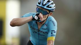 Miguel Ángel López en la cima del Col de la Loze en la etapa 17 del Tour de Francia 2020