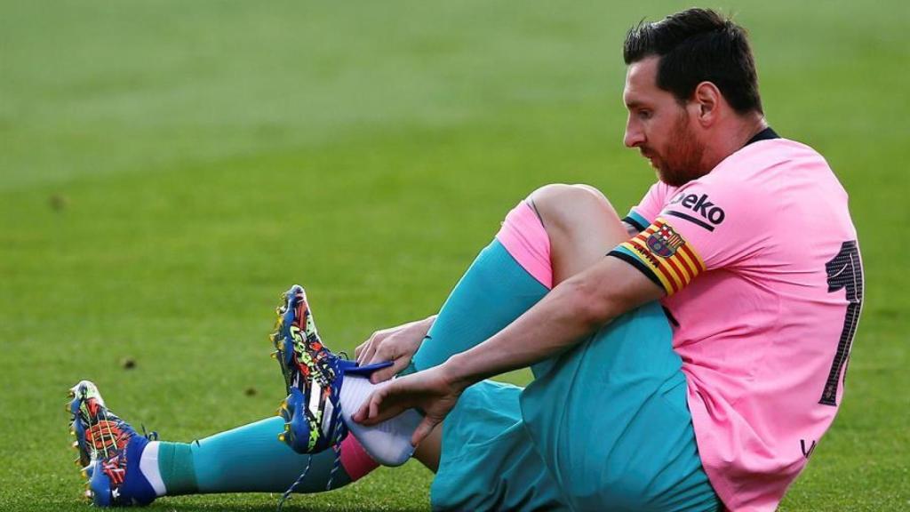 Leo Messi se queja de una falta en el Barcelona - Girona de pretemporada