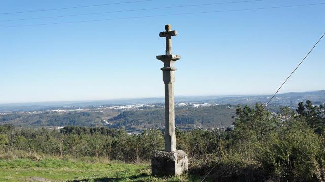 Cruceiro en la ladera del Monte Pedroso.