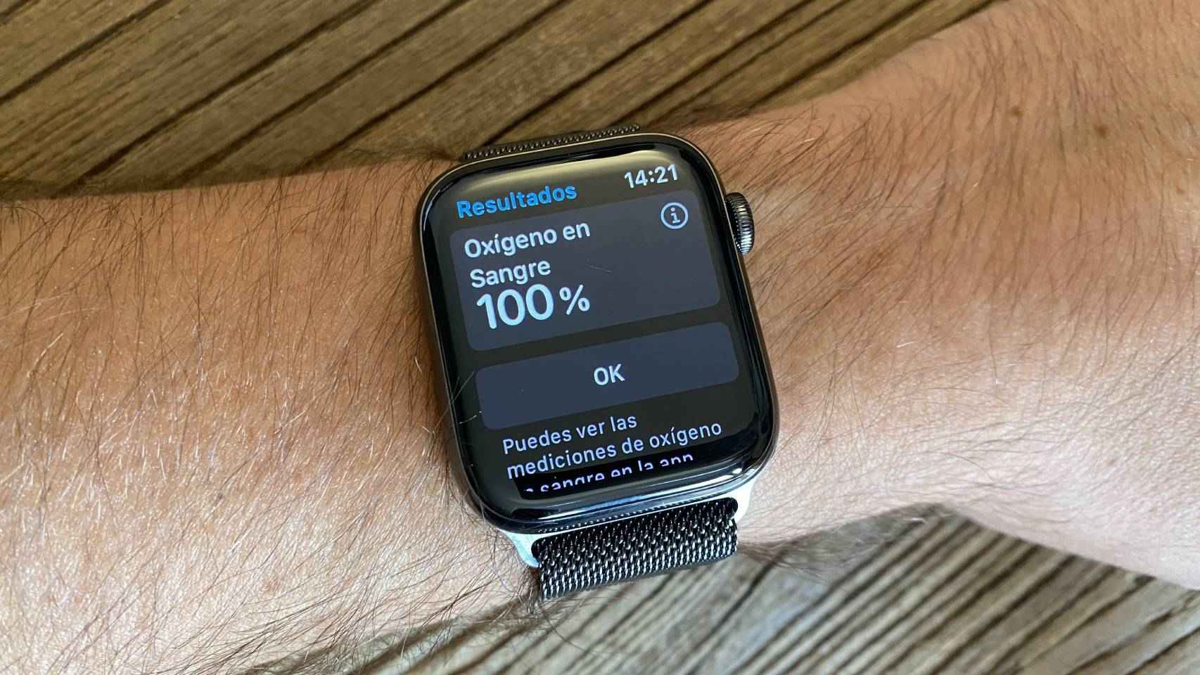 El Apple Watch Series 6 midiendo el oxígeno en sangre.