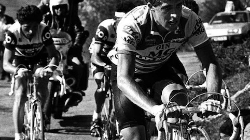 Perico Delgado encabeza un grupo con Robert Millar