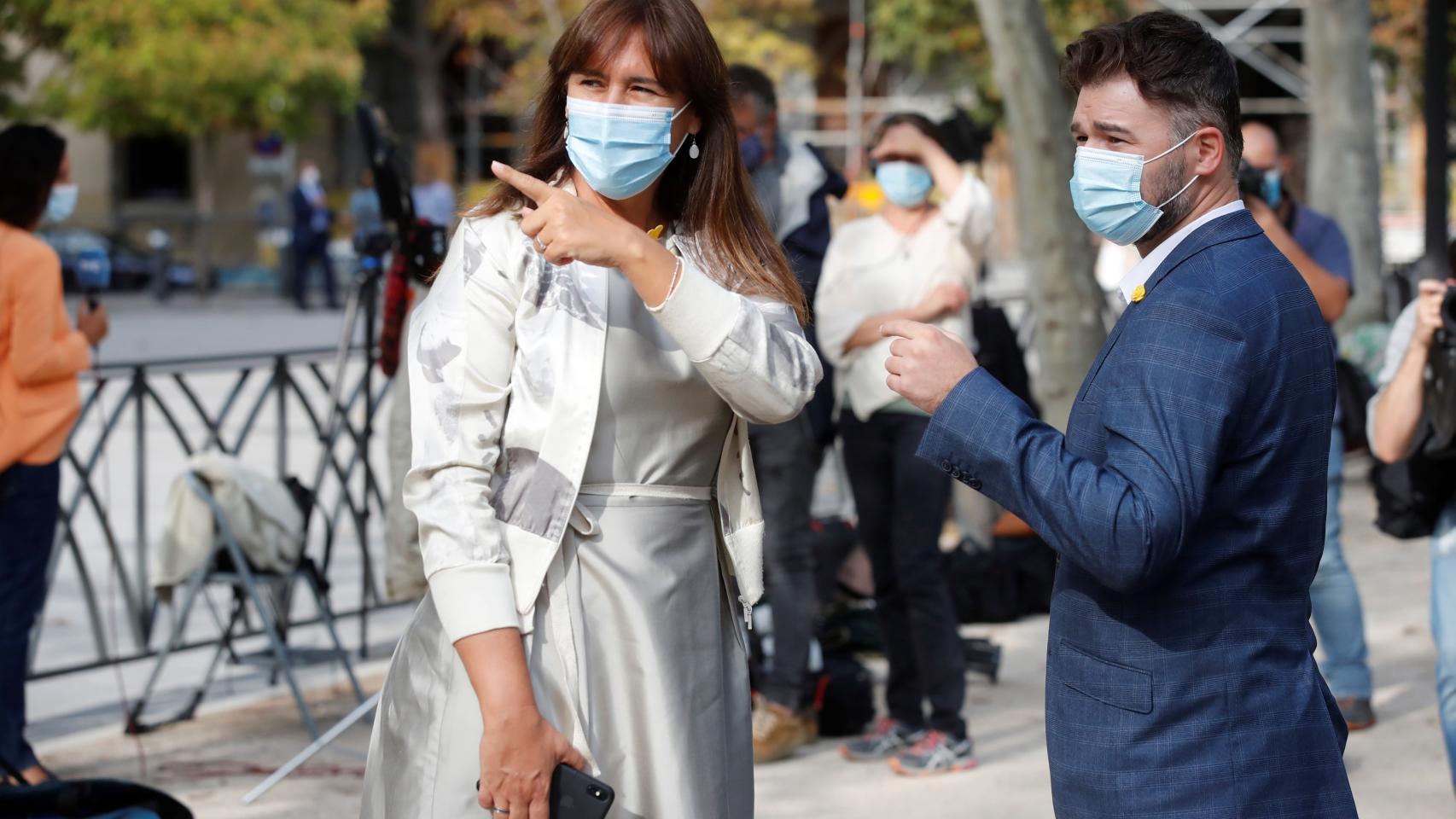 Laura Borràs y Gabriel Rufián a las afueras del Tribunal Supremo.