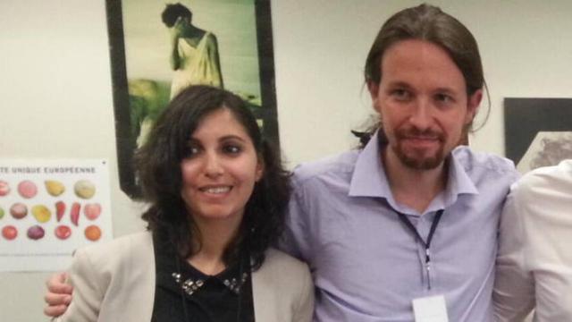 Dina Bousselham junto a Pablo Iglesias./