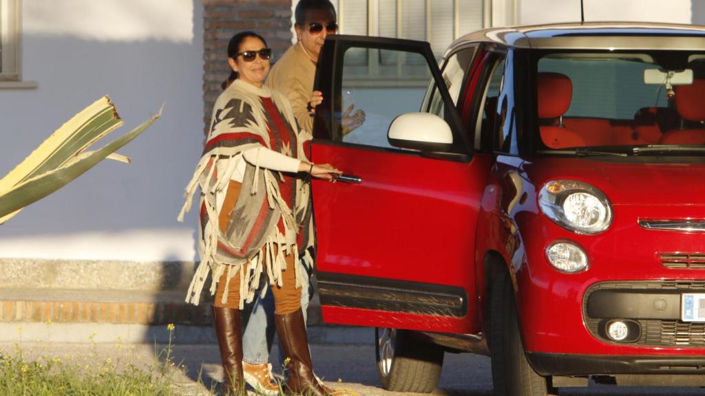 Isabel Pantoja saliendo de la prisión de Alcalá de Guadaira.