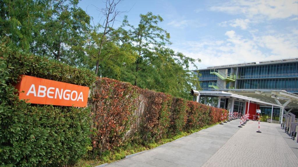 Entrada de la sede de Abengoa en Sevilla.