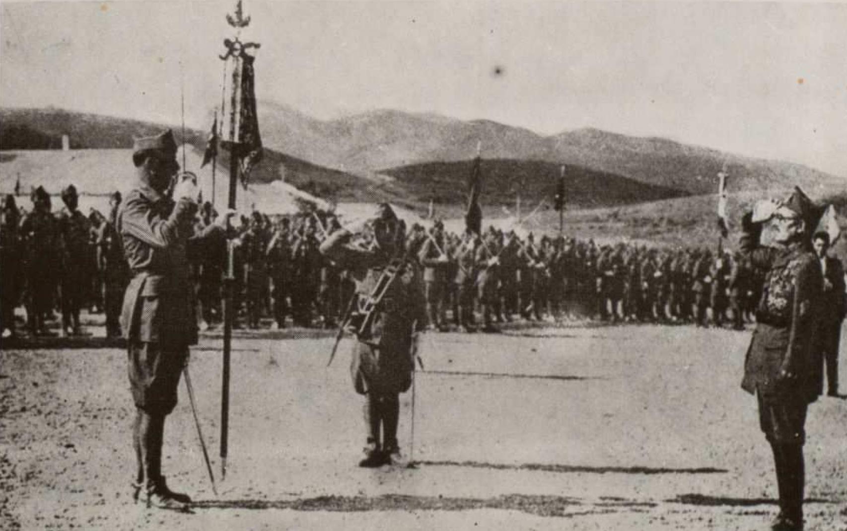 Ascendido Franco a general, entrega a Millán-Astray el mando del Tercio. Enero de 1926.