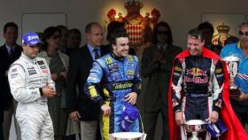 Fernando Alonso celebra su victoria en el GP de Mónaco 2006