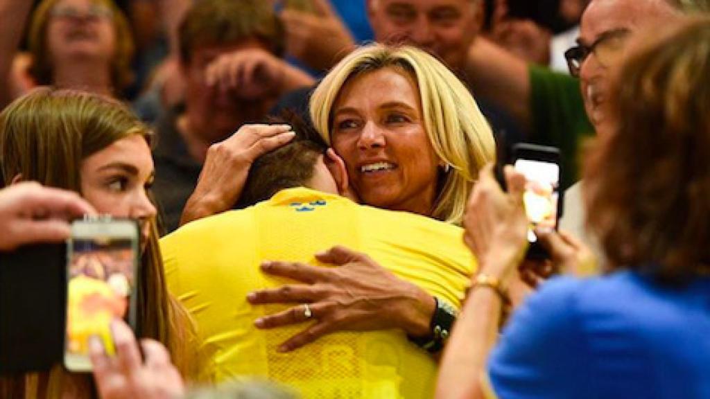 Duplantis celebra con su madre su récord sub20