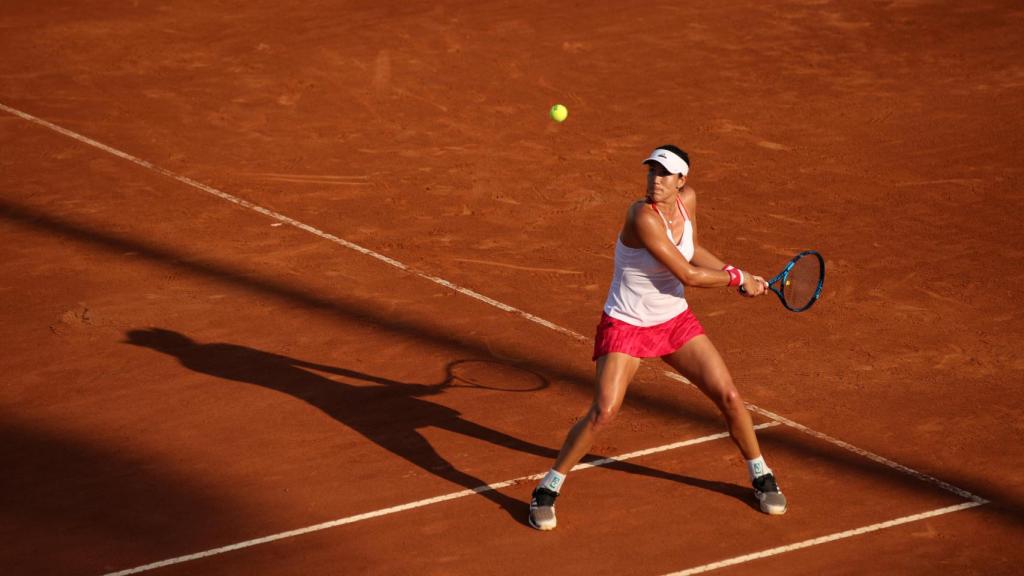 Muguruza, golpeando un revés en Roma.