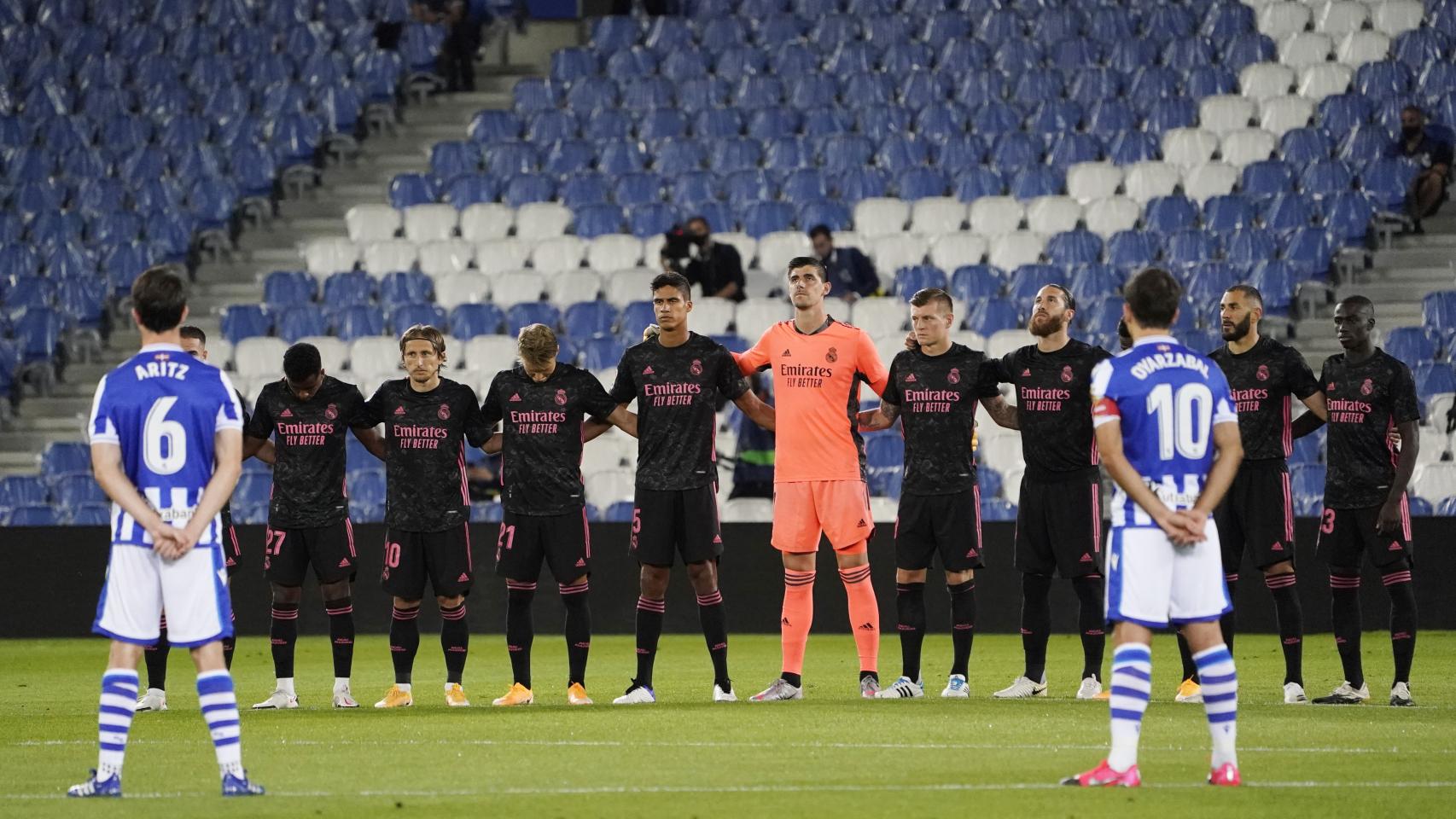 Minuto de silencio previo al Real Sociedad - Real Madrid de La Liga