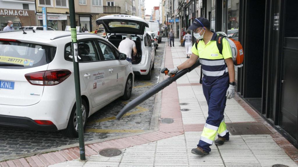 El Plan de choque de limpieza del ayuntamiento desinfectó 100.000 m2 en A Coruña