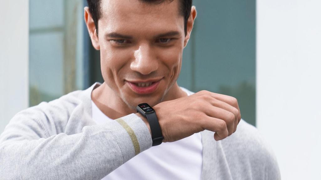 La Amazfit Band 5 permite usar Alexa con la voz