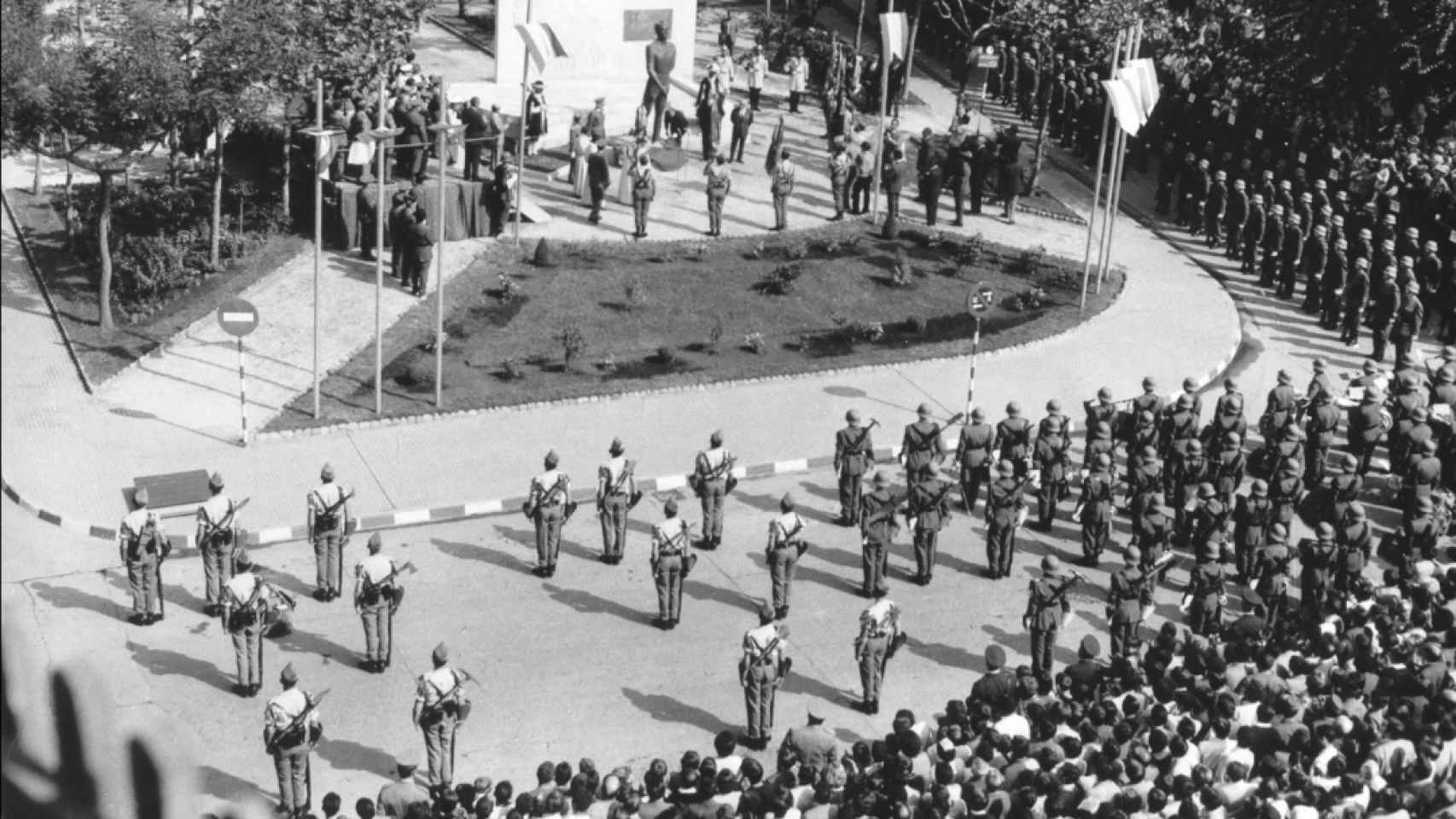 Inauguración de la plaza de Millán-Astray en La coruña (1927).