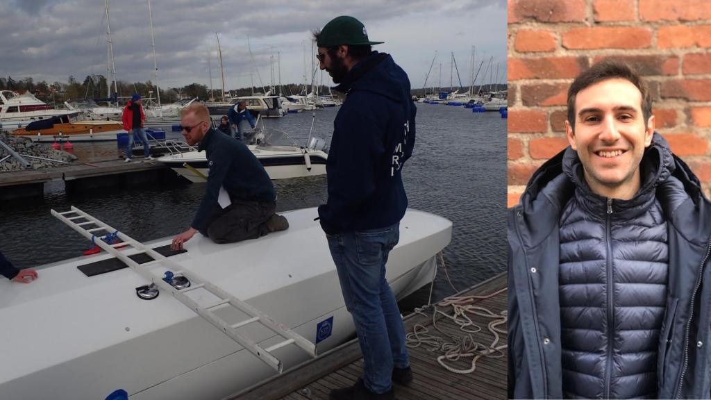 Jordi Adroer i Gras junto al modelo a escala del barco