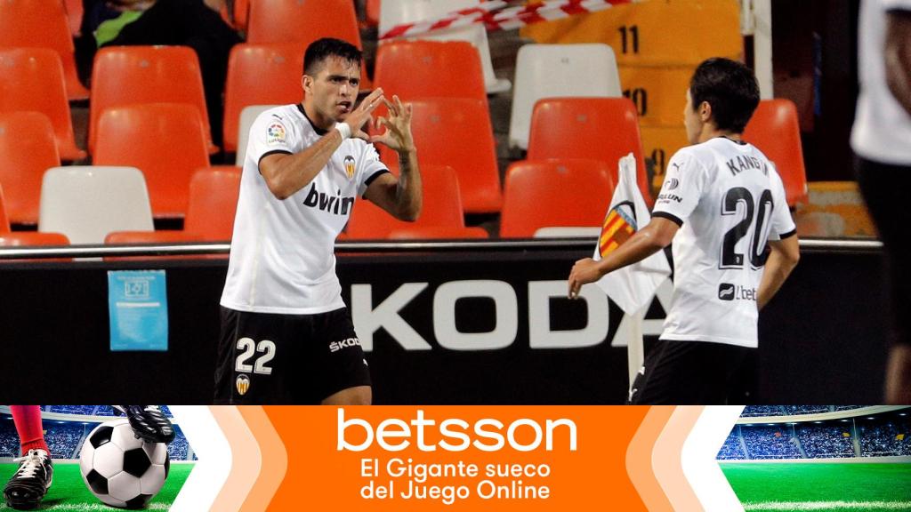 Los jugadores del Valencia celebran un gol en La Liga 2020/2021