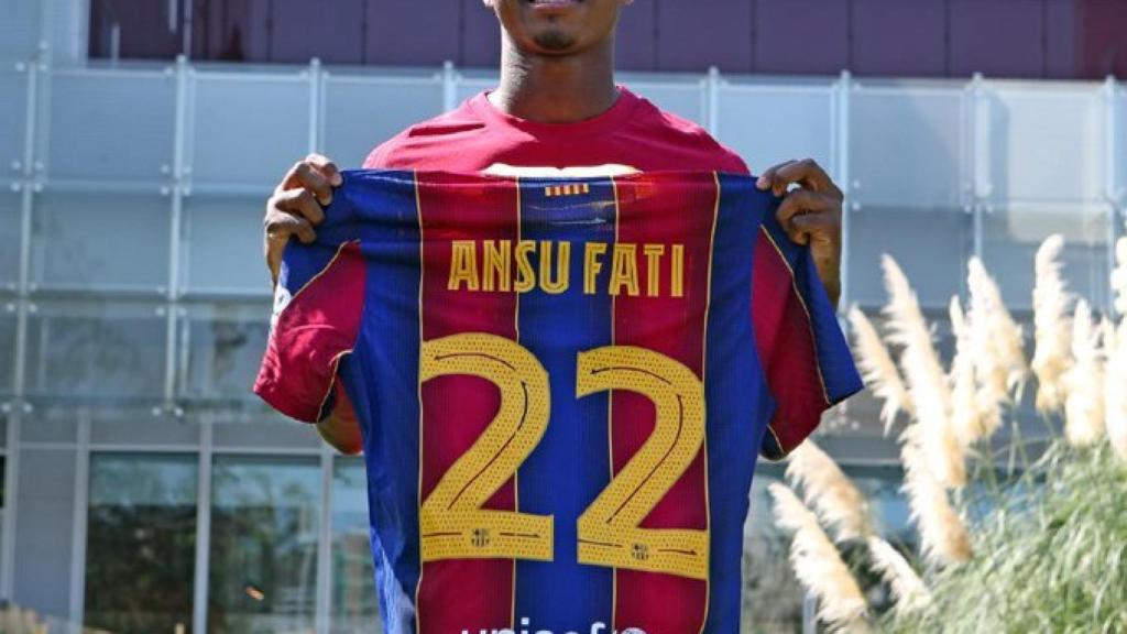 Ansu Fati, con su camiseta del Barcelona con el dorsal '22'