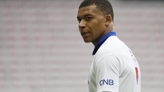 Kylian Mbappé, en un partido del PSG durante la temporada 2020/2021