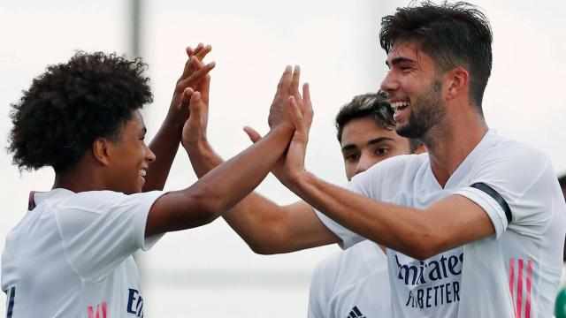 Peter y Theo Zidane celebran el gol del Castilla