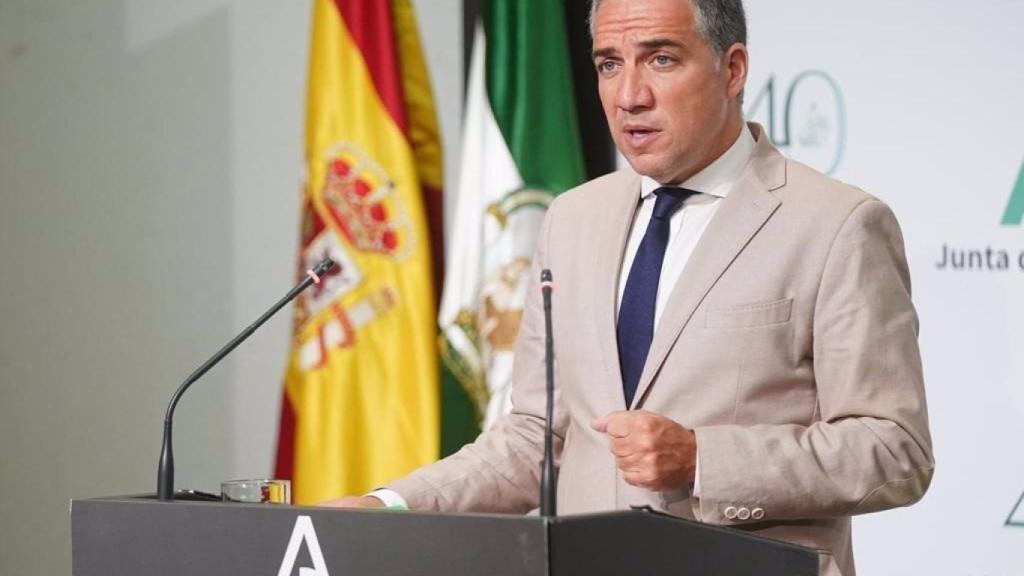 Elías Bendodo, aupado en Génova pero todavía con su cargo en la Junta de Andalucía.