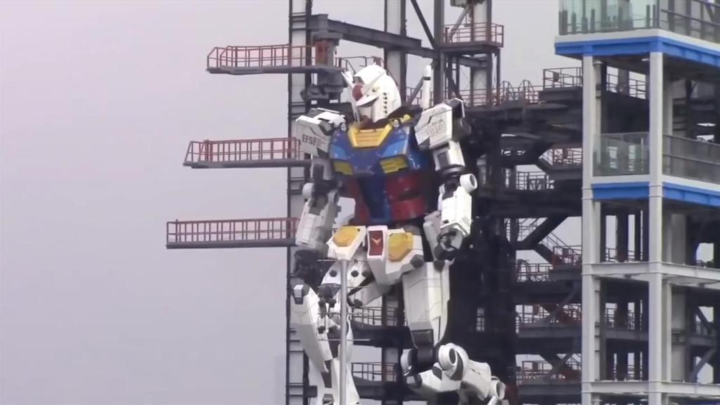 Fotograma del vídeo del Gundam RX-78-2 andando.