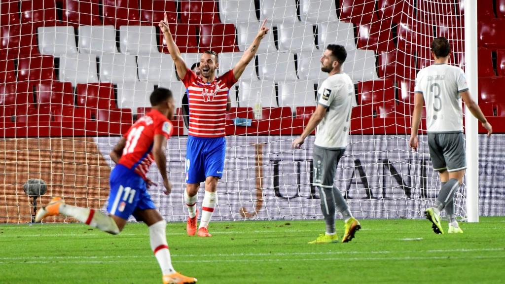 Roberto Soldado celebra un gol del Granada