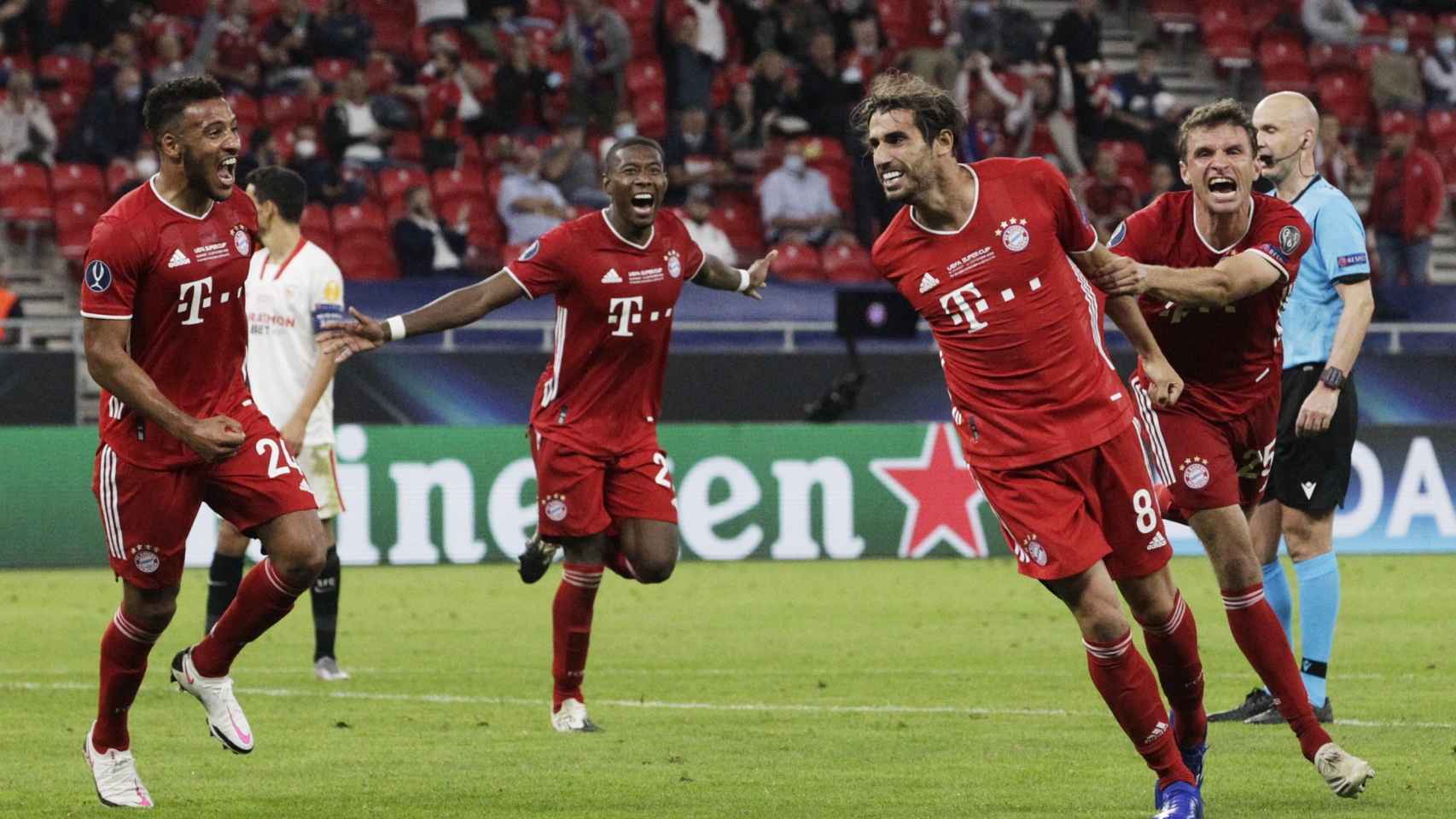Javi Martínez celebra su gol con el Bayern