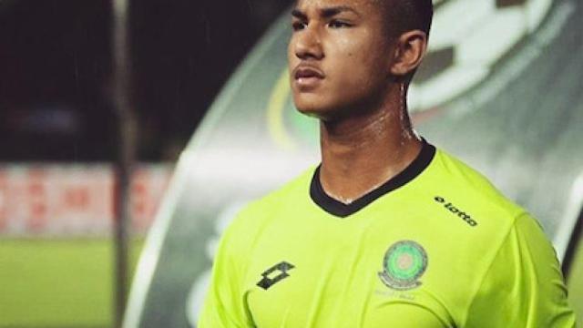 Faiq Bolkiah tras un partido en Brunéi