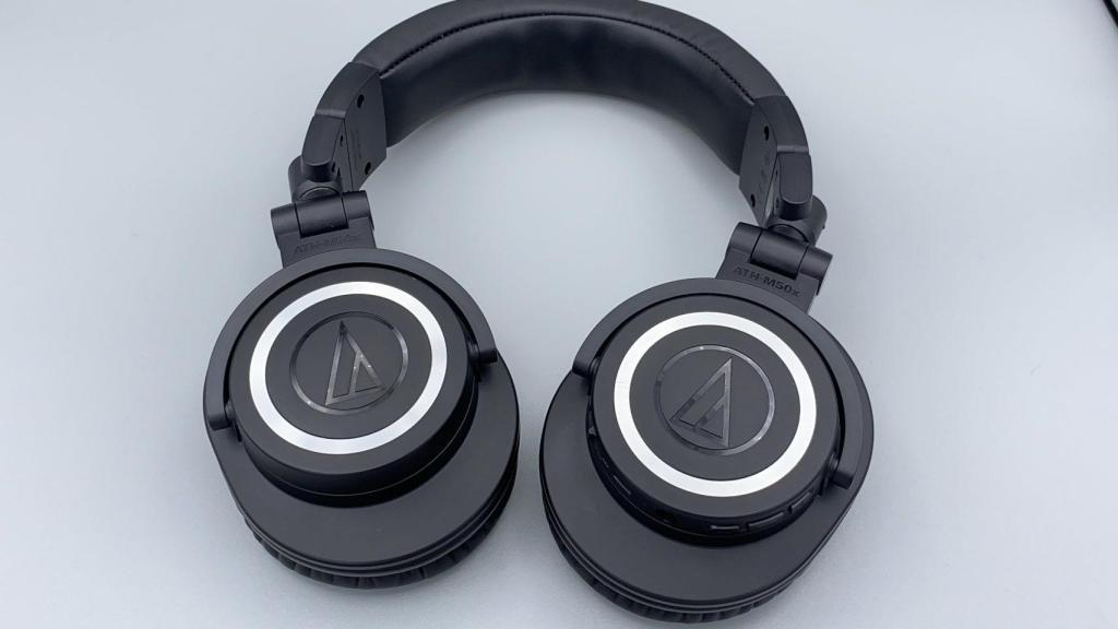 El diseño de los Audio-Technica ATH-M50xBT es fácilmente reconocible