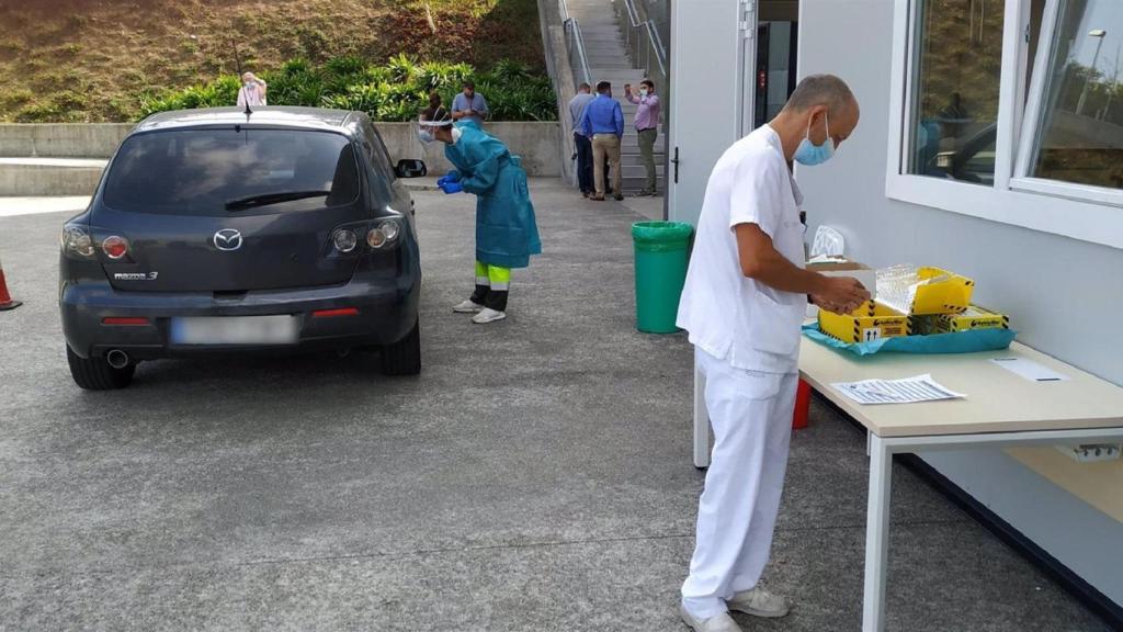 Punto Covid-Auto en el Hospital Álvaro Cunqueiro de Vigo.