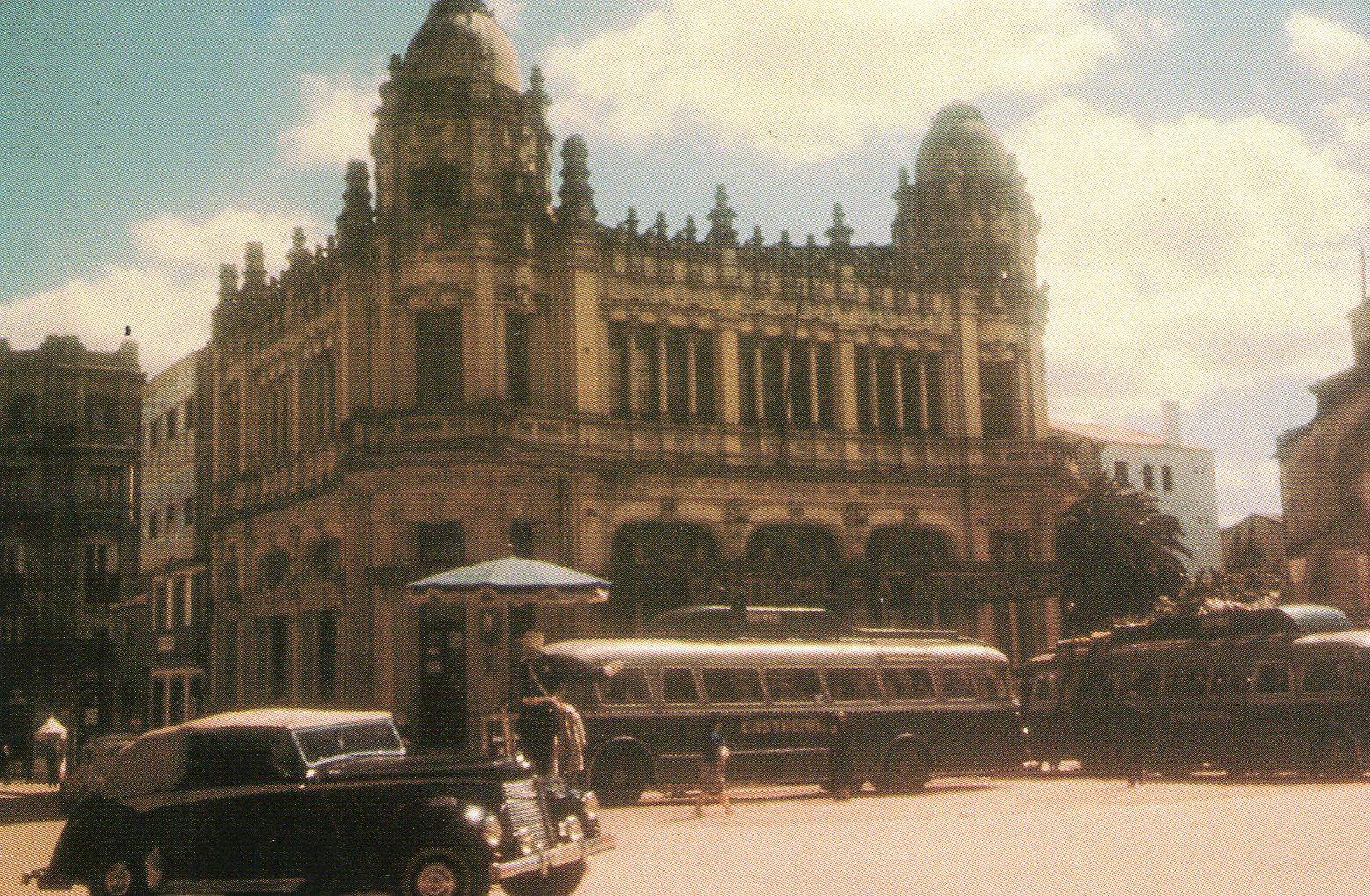 El Edificio Castromil en 1959 (Memorias de Compostela).