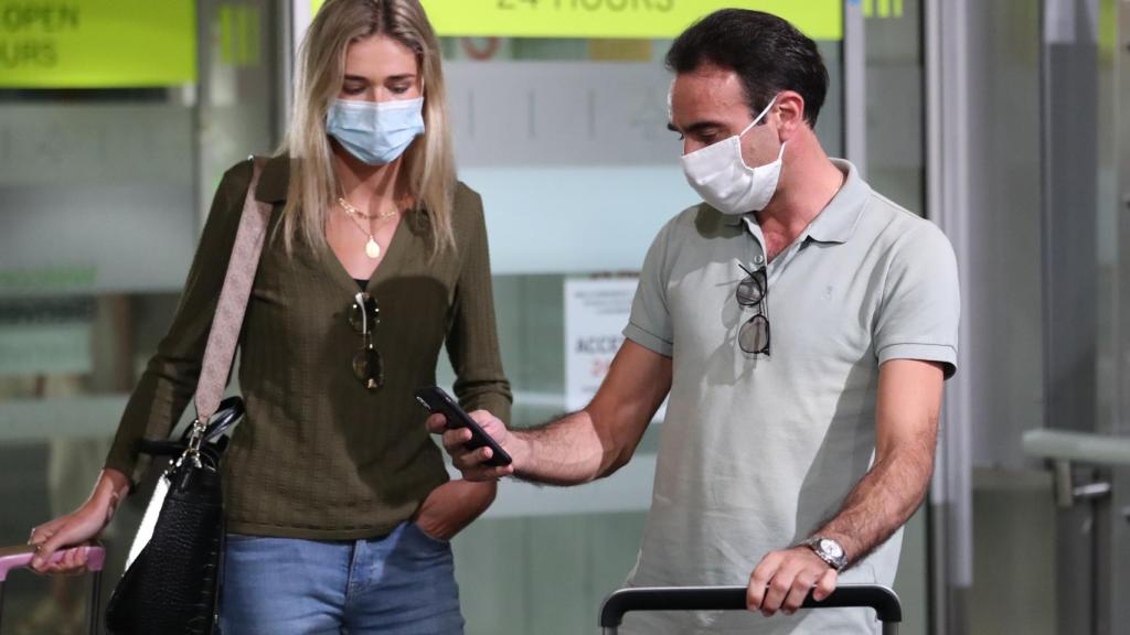 Ana Soria y Enrique en una imagen reciente llegando a Madrid desde Francia.