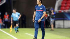 Lopetegui dando instrucciones durante el partido del Sevilla