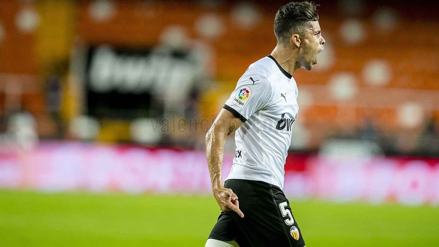 Gabriel Paulista celebra un gol con el Valencia