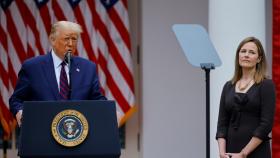 Donald Trump y Amy Coney Barrett, durante el anuncio de ésta última como nueva jueza del Supremo.