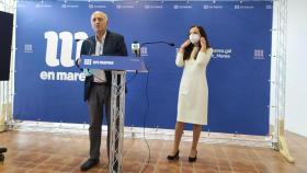 Los portavoces de En Marea, Pancho Casal y María Chao, en rueda de prensa.